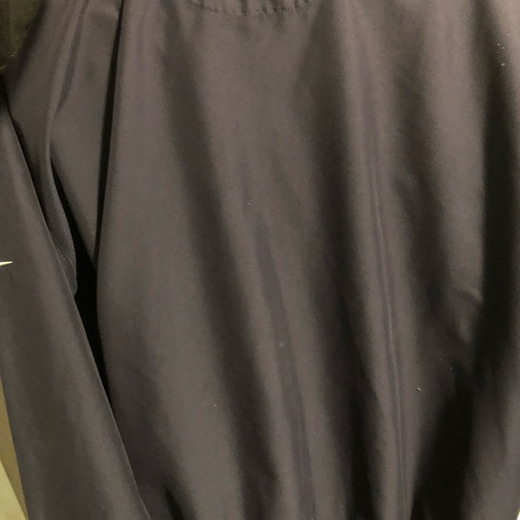 Nike pull over wind breaker v neck - Picture 5 of 5